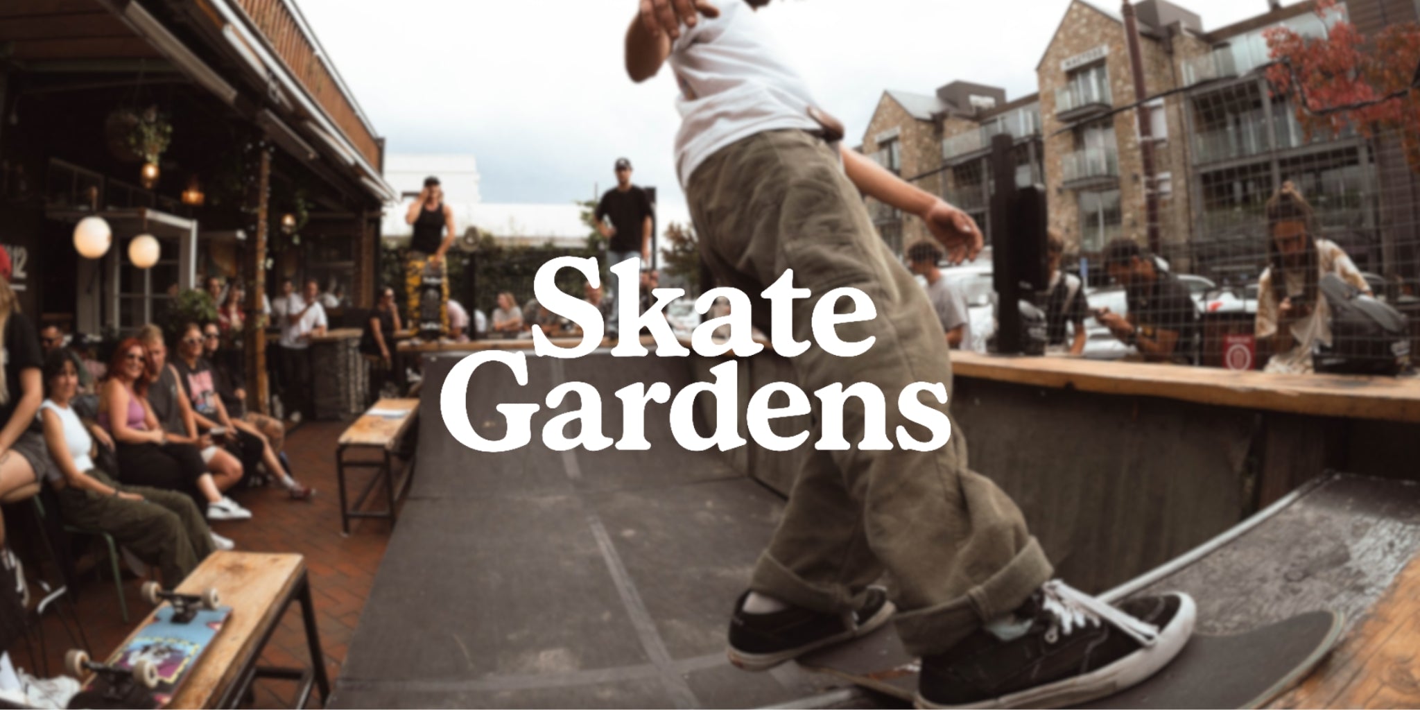 Skate garden half pipe